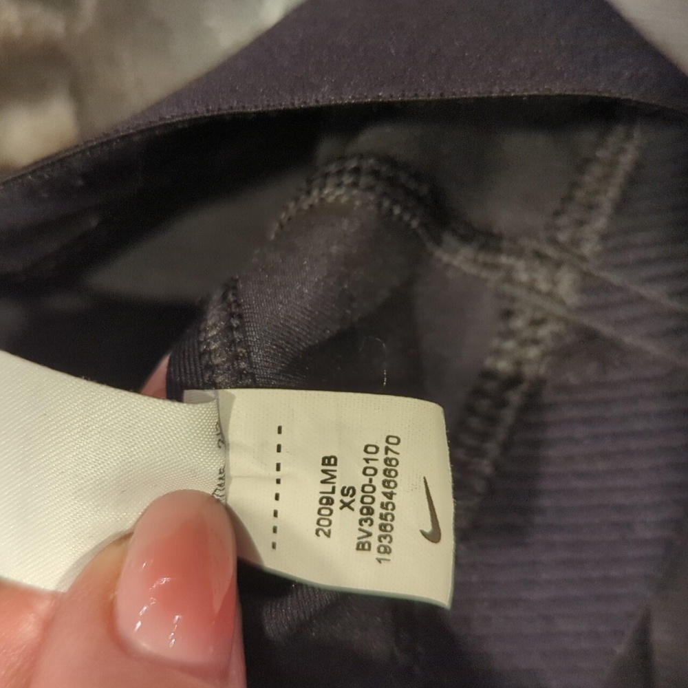 Nike Swoosh Women's Size XS Racerback Tank Black - Picture 6 of 6
